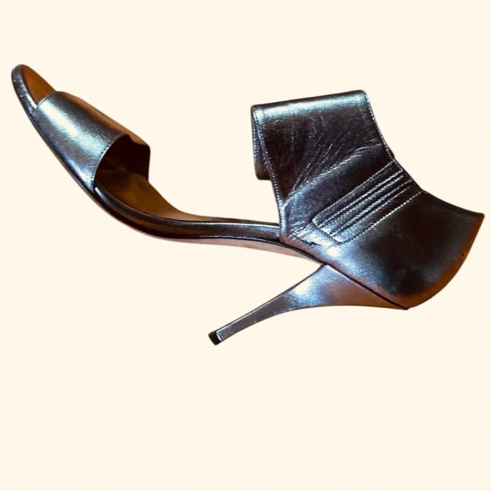 Gucci Metallic Pewter Leather Ankle Cuff Stiletto Sandals Heels Size 38